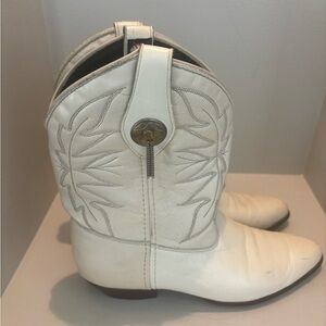 Women’s Laredo vintage leather short white western cowboy boots-Size 6 festival